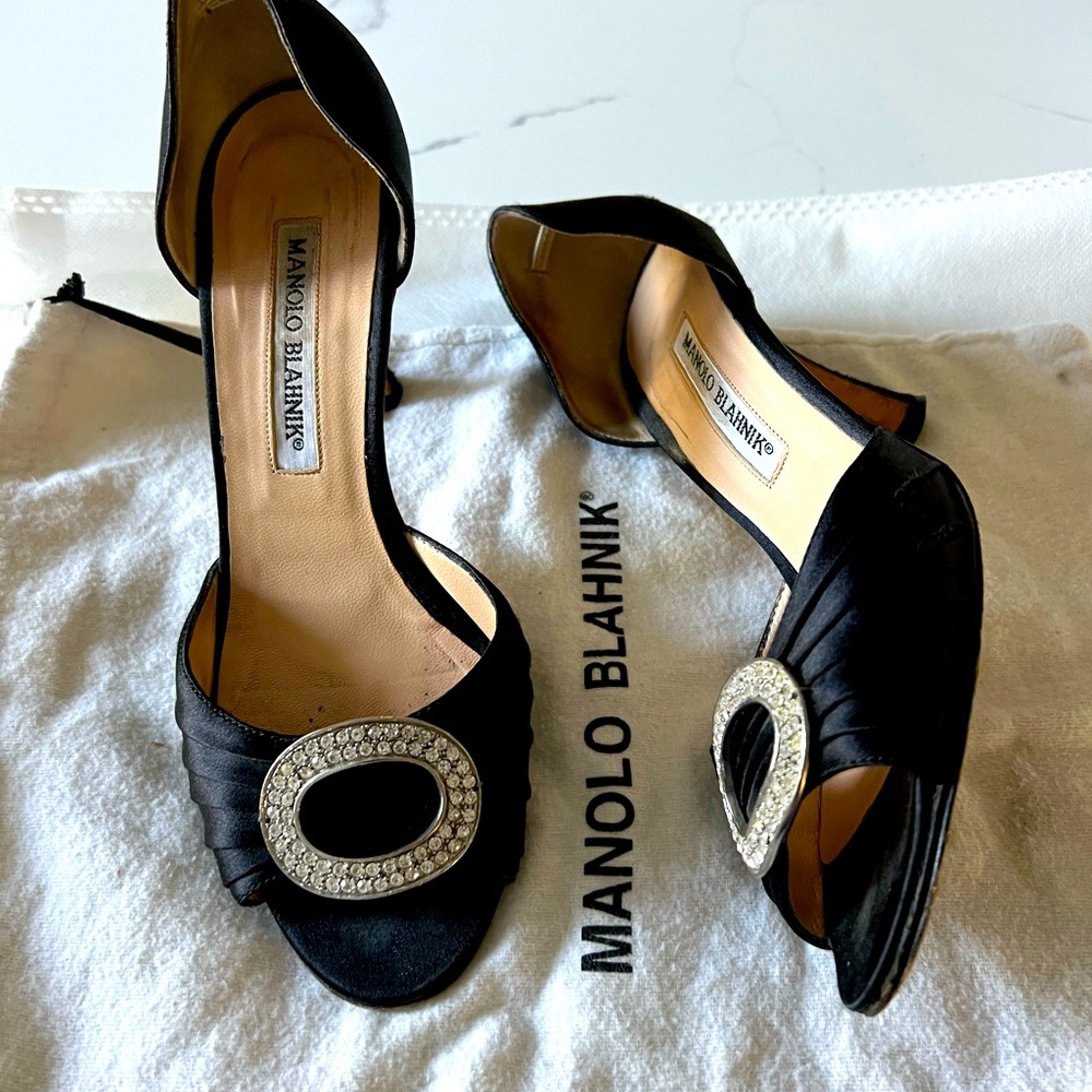 Classic Black Manolo Blahnik Pumps size 35